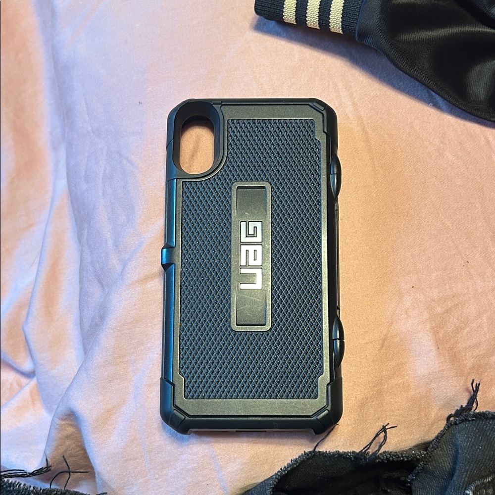 Urban Armor Gear Black Protective Phone Case With Card Holders